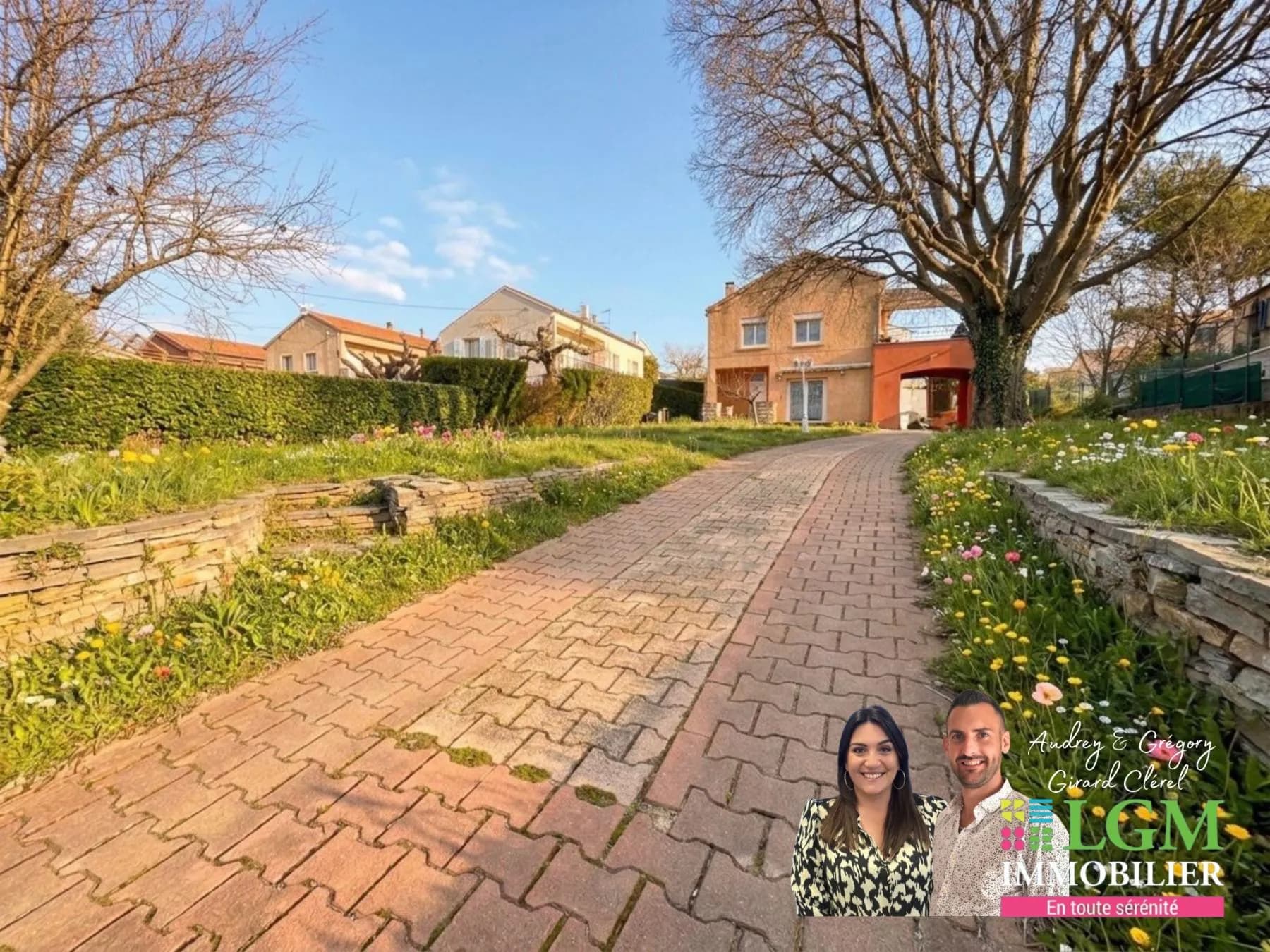 Maison familiale 2 grands appartements, grande terrasse et terrain divisible de 927 m²